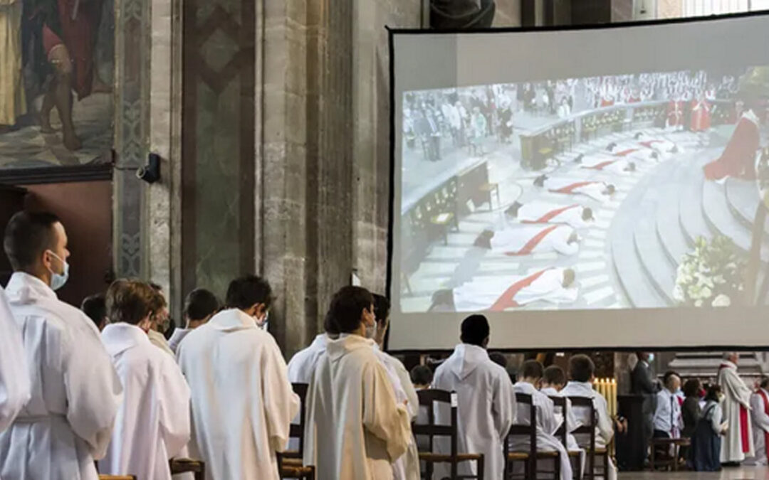 Quel rôle pour les prêtres dans l’Eglise catholique ?