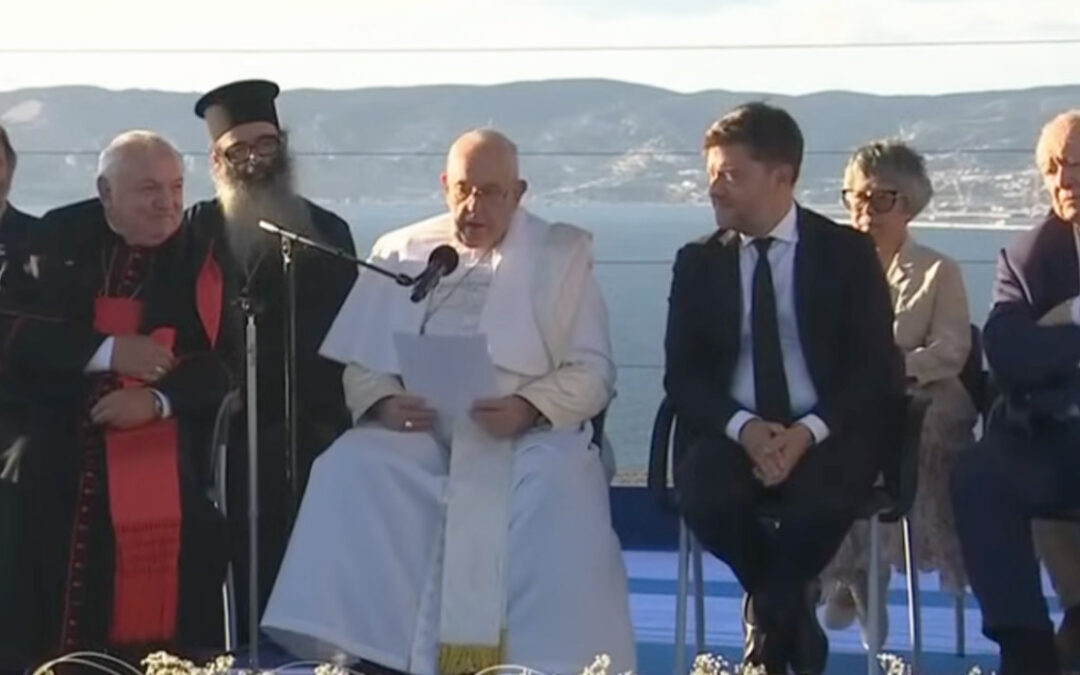 Le discours du pape François face à la mer Méditerranée en hommage aux migrants